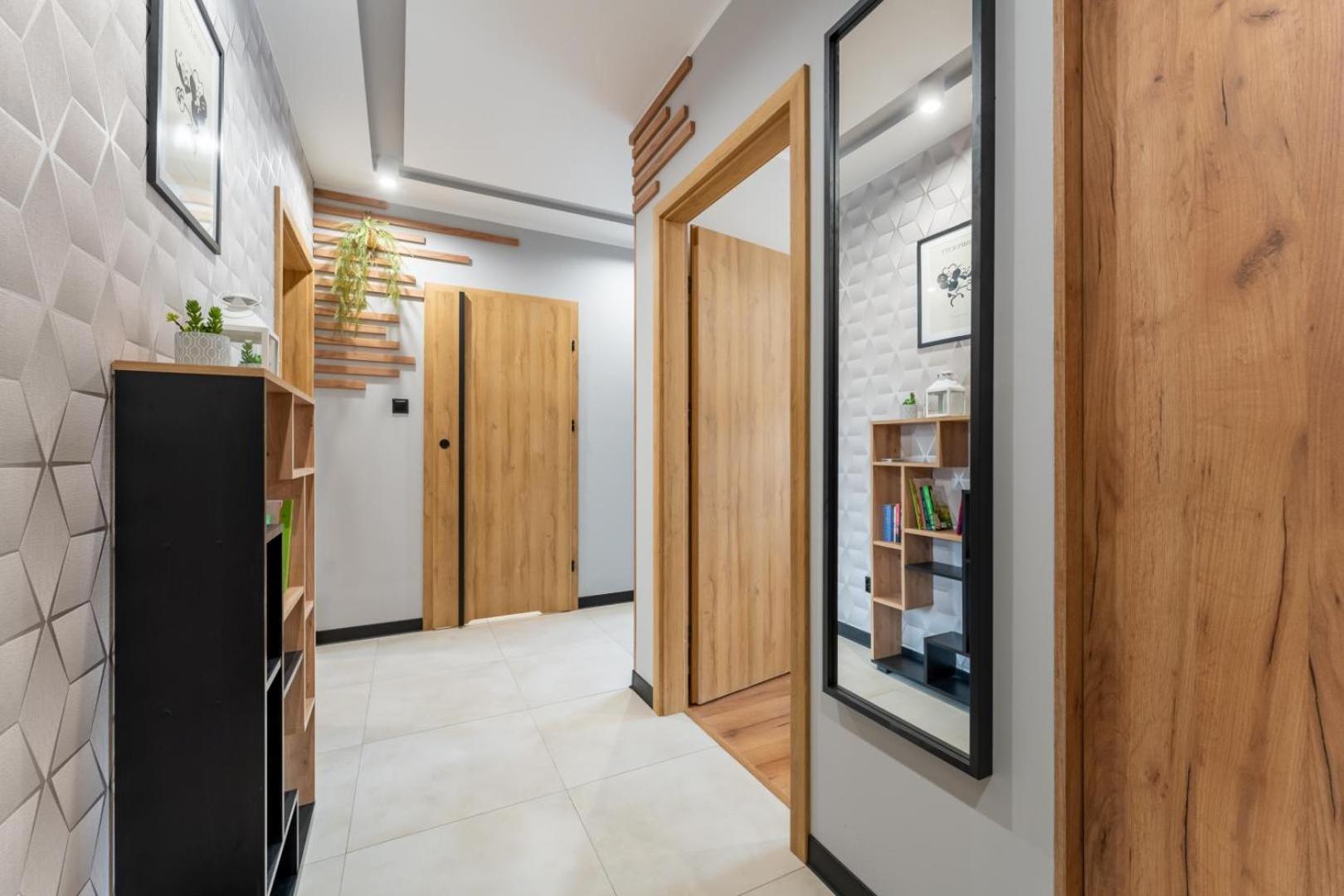 Apartament Przy Baszcie - Z Prywatnym Parkingiem W Centrum - By Spaceapart Єленя-Ґура Екстер'єр фото